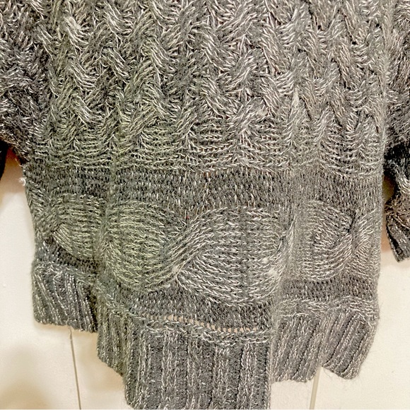 COUTURE Romeo & Juliet Gray Silver Starburst Cable Knit Sweater Womens Medium - Picture 10 of 11